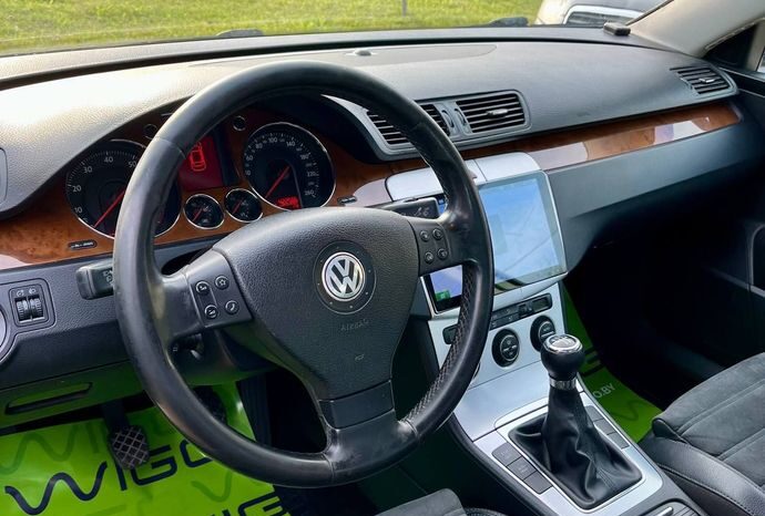 Volkswagen Passat B6 full