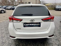 Toyota Auris full