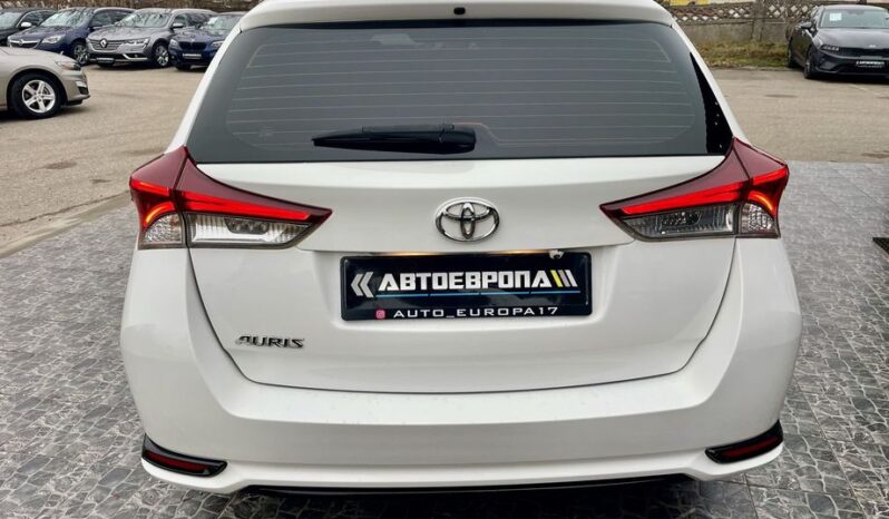 Toyota Auris full