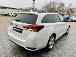 Toyota Auris full