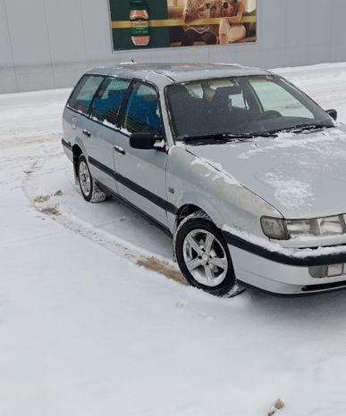 Volkswagen Passat B4 full