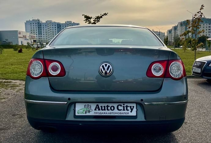 Volkswagen Passat B6 full