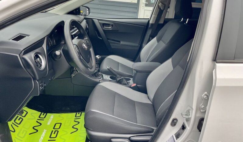 Toyota Auris full