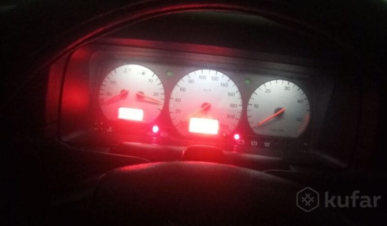 Volkswagen Passat B4 full