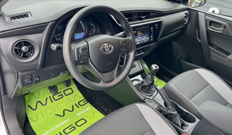 Toyota Auris full