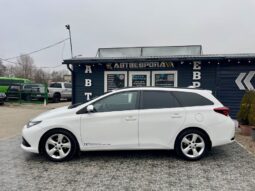 Toyota Auris full